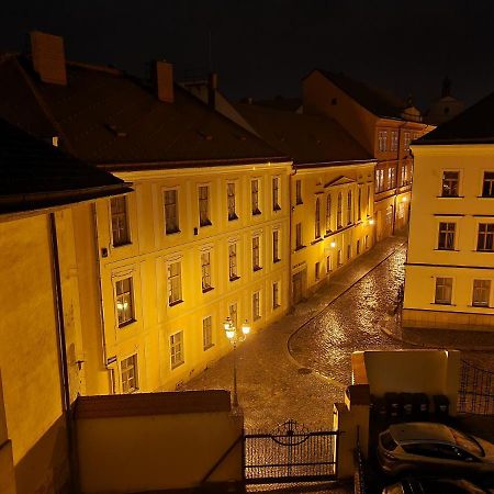 Velke Studio Na Velkem Namesti S Vybavenou Kuchyni Hradec Králové Esterno foto